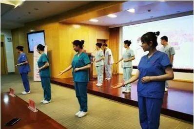 展禮儀風采，樹巾幗形象 市人民醫院開展窗口服務禮儀培訓